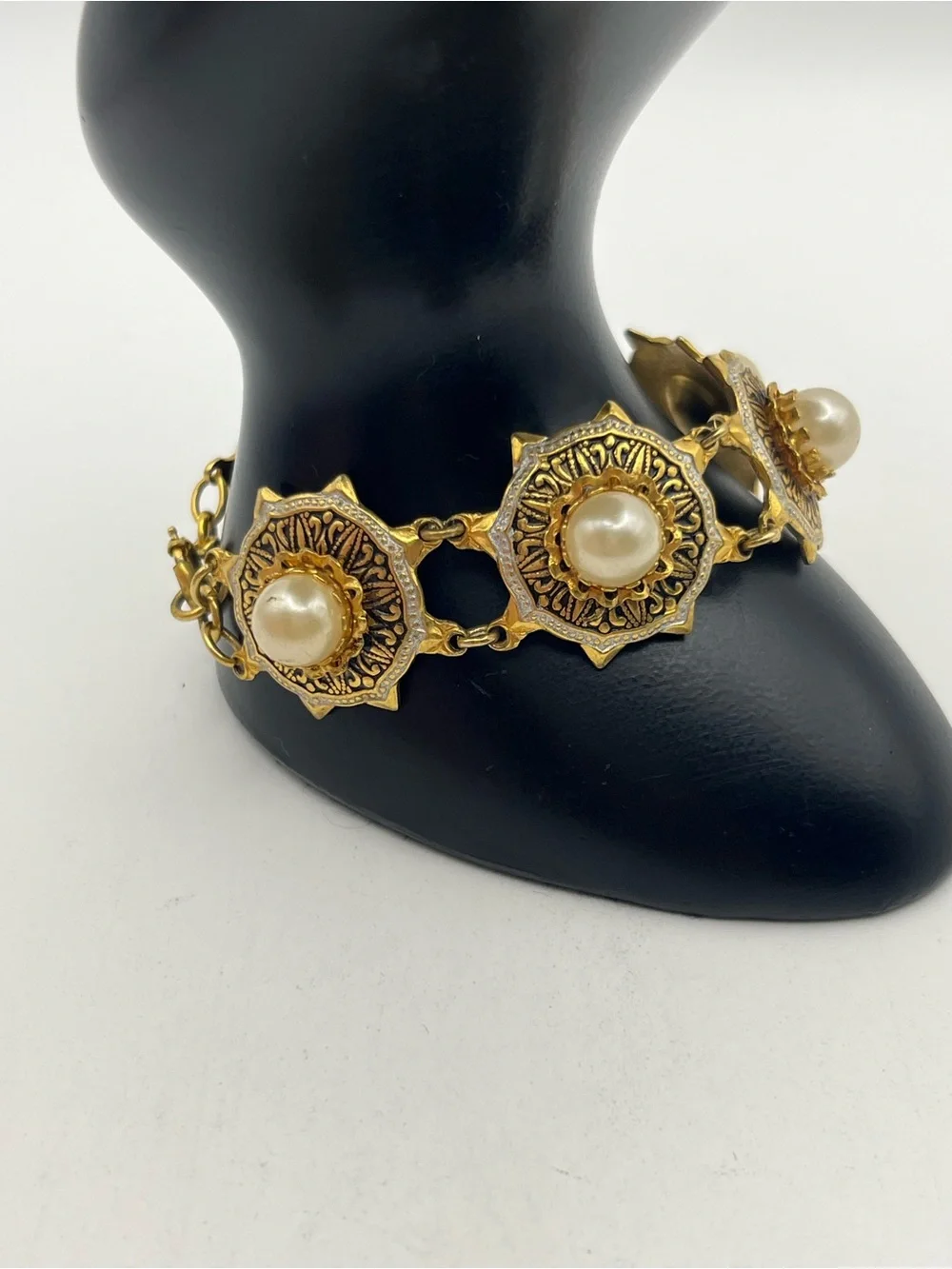 Damascene black enamel gold tone design faux pearl flower star bracelet vintage